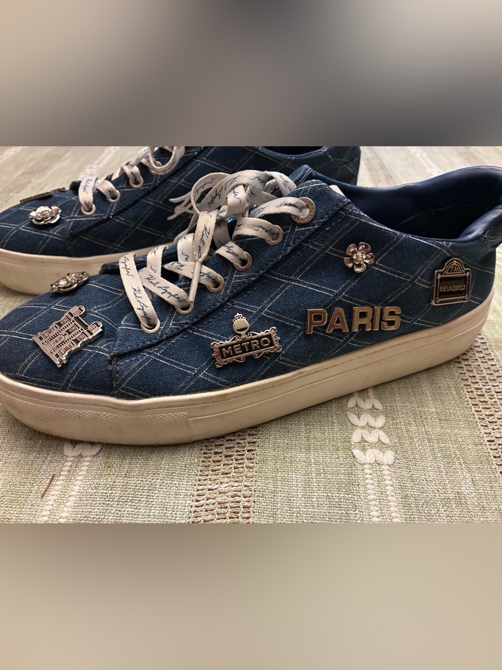 Karl Lagerfeld Paris Cate Rue Pins Quilted Denim Sneakers Shoes Women Size 9M - Picture 2 of 8